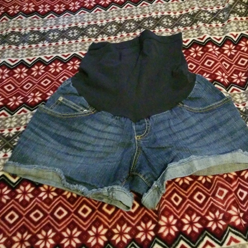 Maternity shorts